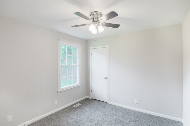 Photo - 553 Lorie Ln