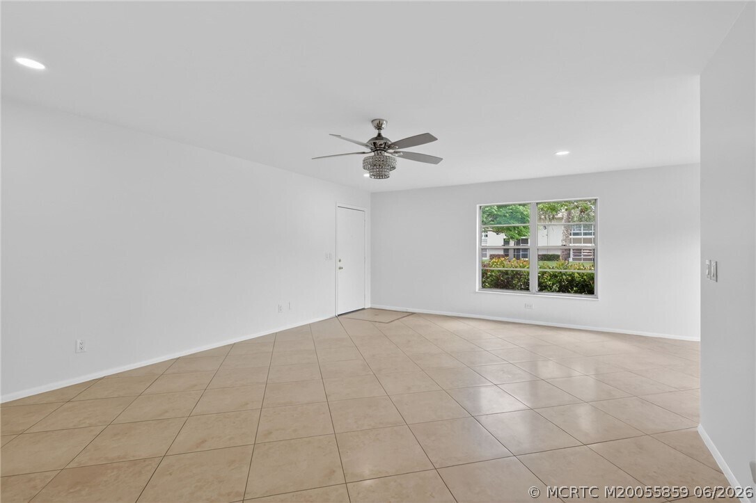 Photo - 2 Lake Vista Trail Unit 107