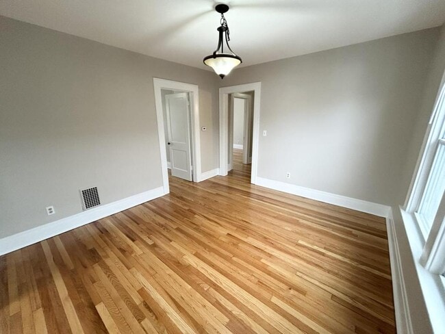 Photo - 214 Woodbine Ave