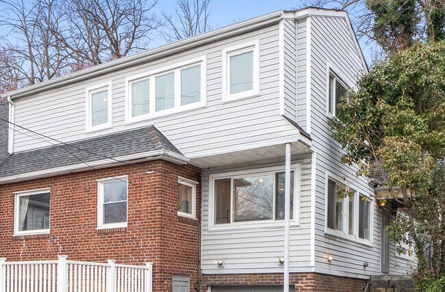 Photo - 3137 S Glebe Rd House