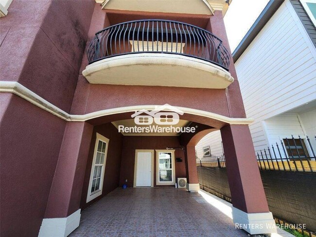 Building Photo - 5027 Creekmont Dr