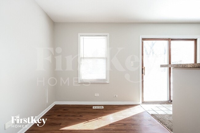 Photo - 1083 Willow Ct