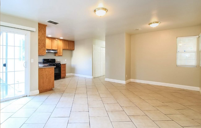 Photo - 4433 Bollenbacher Ave