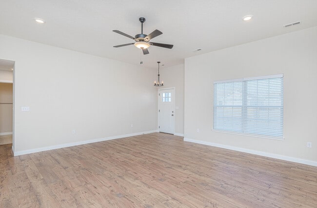 Photo - 720 Promenade Dr