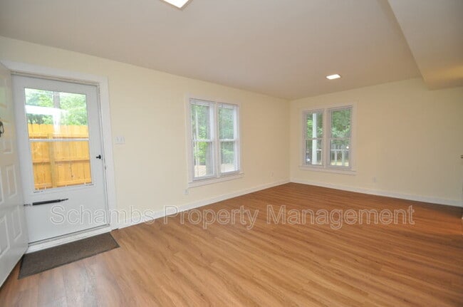 100 Carmichael Ct