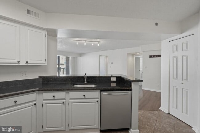 Photo - 1200 Braddock Pl Unidad 512