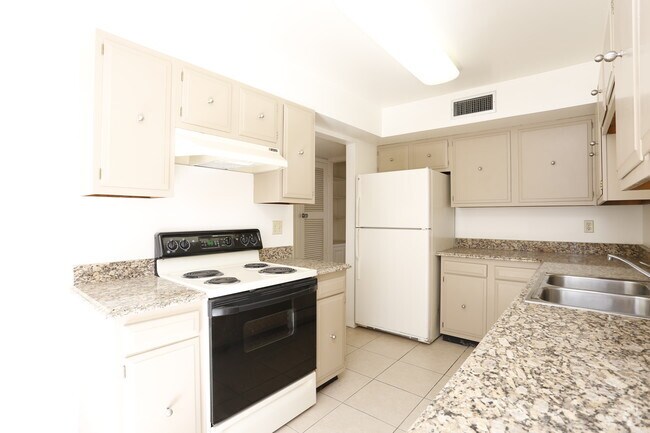 Photo - Del Prado Apartments