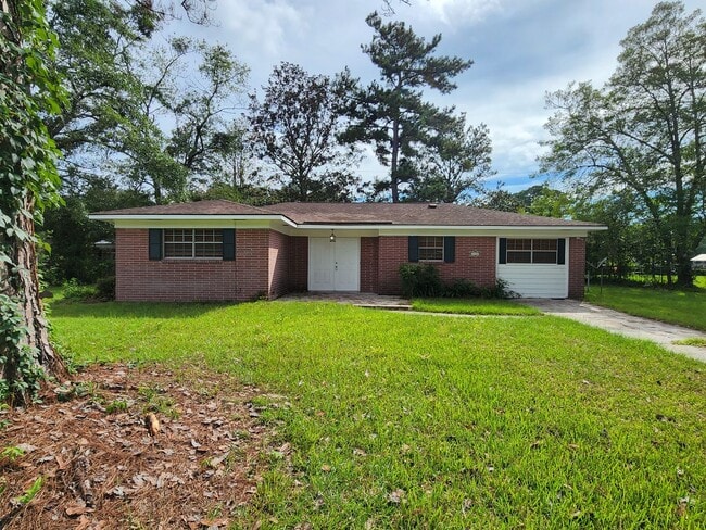 Building Photo - 111 Holiday Dr