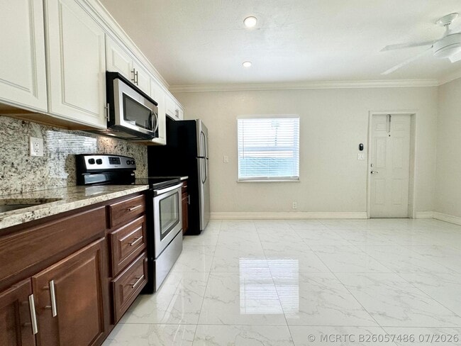 Photo - 1041 NE 16th Ave