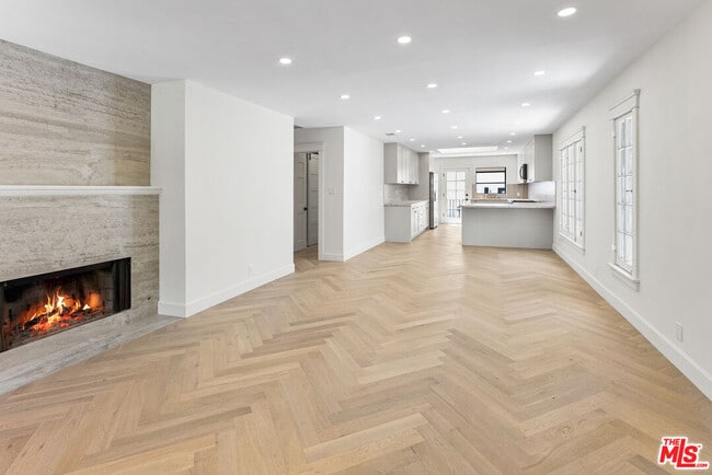 Photo - 8916 Ashcroft Ave