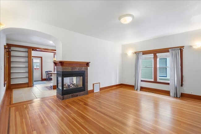 Building Photo - 1038 Santa Clara Ave Unit 1038 Santa Clara Ave #A - LU