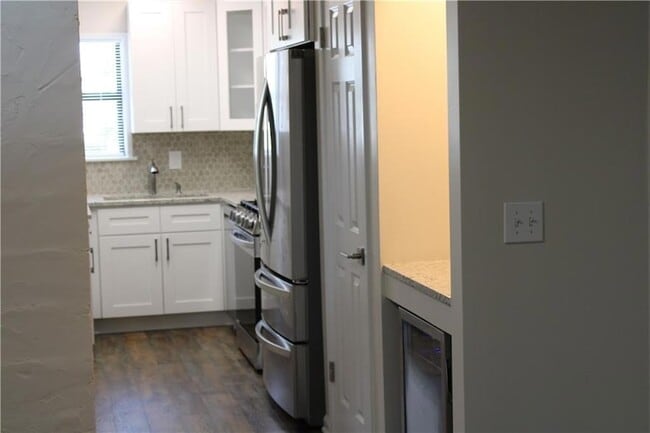 Photo - 211 Goshen Ln