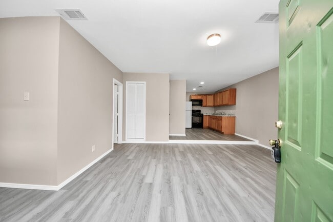 Photo - 17111 River Rd Unidad A