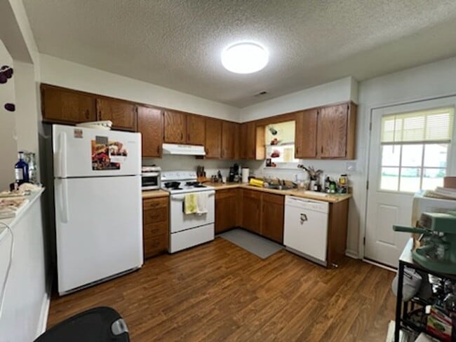 Photo - 2 Bed / 1 Bath Duplex – Close to Base!