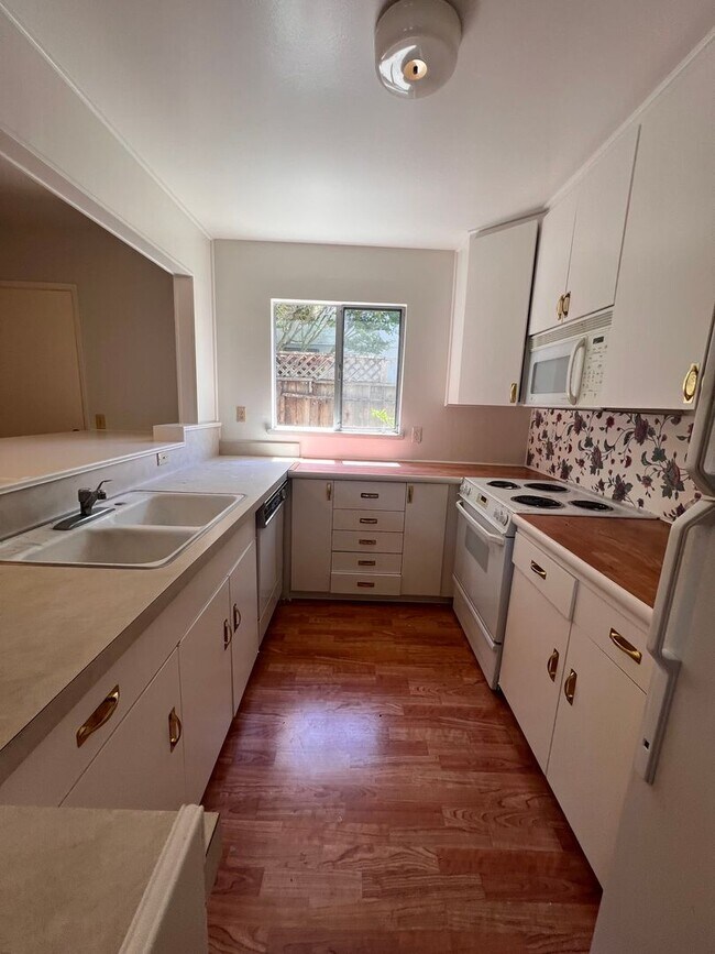 Photo - 4 bed 2 bath house available now!