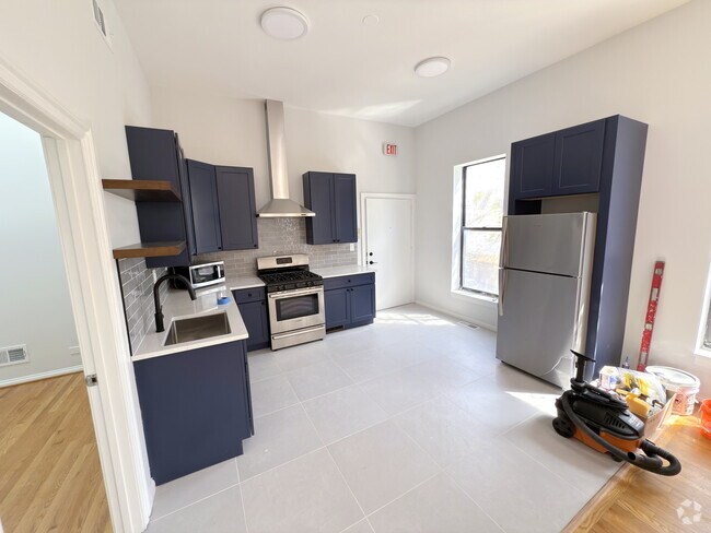 Building Photo - 646 N Damen Ave Unit 2R Rental