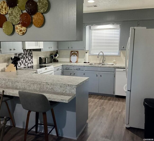 Photo - 115 Ledgerock Rd