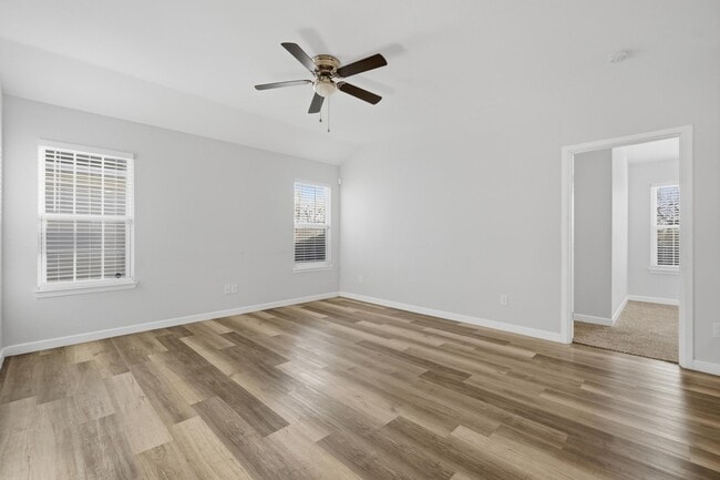 Photo - 2050 Lillius St