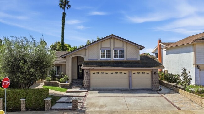 Building Photo - Stunning 4 bedroom, 3bath home, with pool in Laguna Niguel!