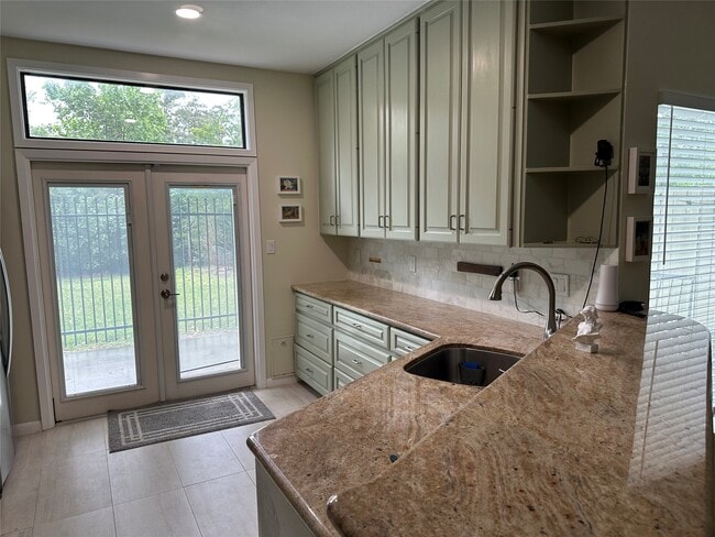 Photo - 9400 Doliver Dr Unit 9