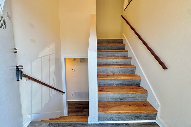 Photo - AVAILABLE NOW! (Pet Friendly)