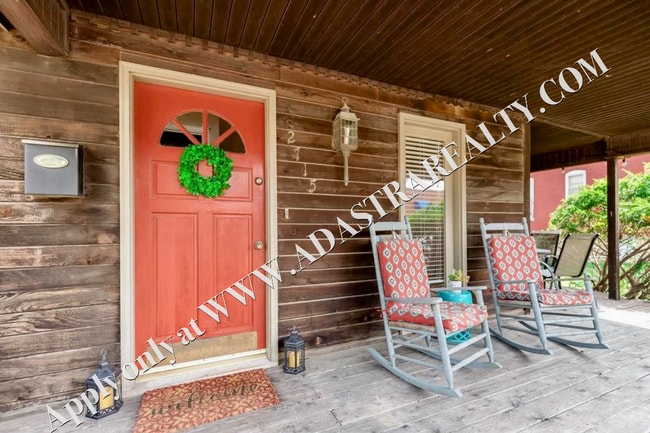 Photo - Inviting 3 Bedroom Close to Everything-Available in MAY!!