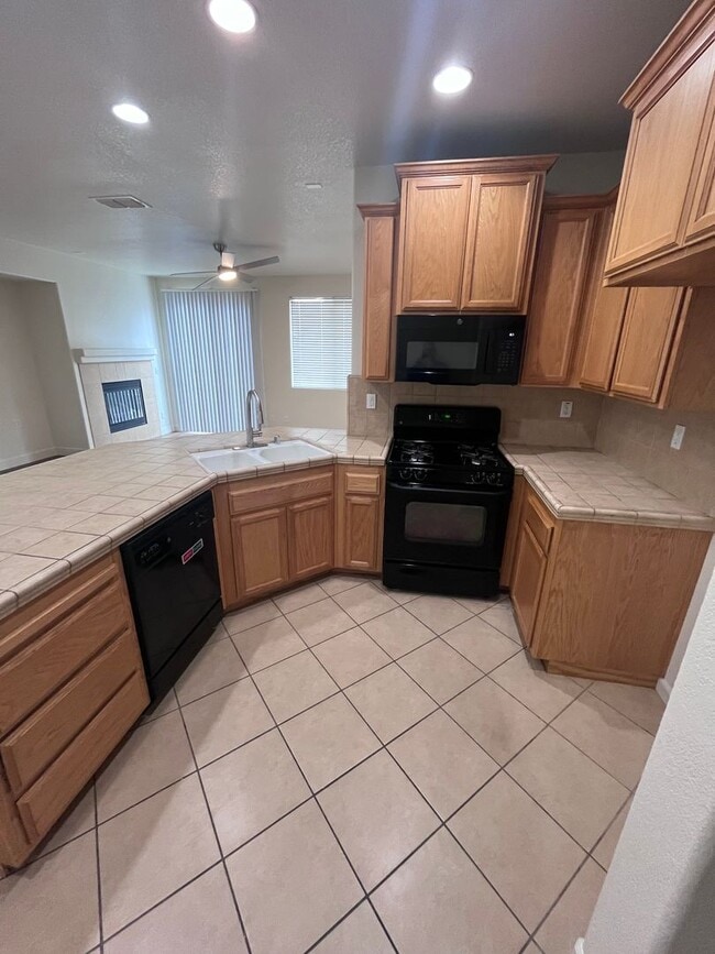 Photo - LOVELY 3 BEDROOM HOUSE IN NEWER SUBDIVISION!!