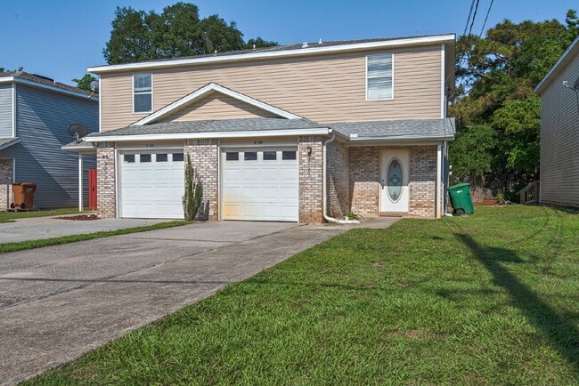 Photo - "Charming 3-Bed Townhouse Retreat with 2.5 Baths in Navarre !"