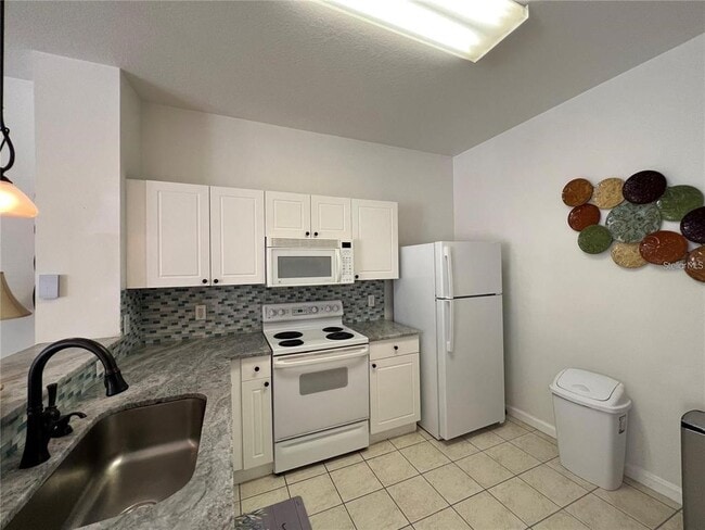 Photo - 2413 Silver Palm Dr