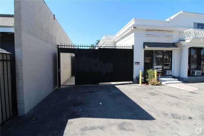 Building Photo - 705 N Anaheim Blvd Rental