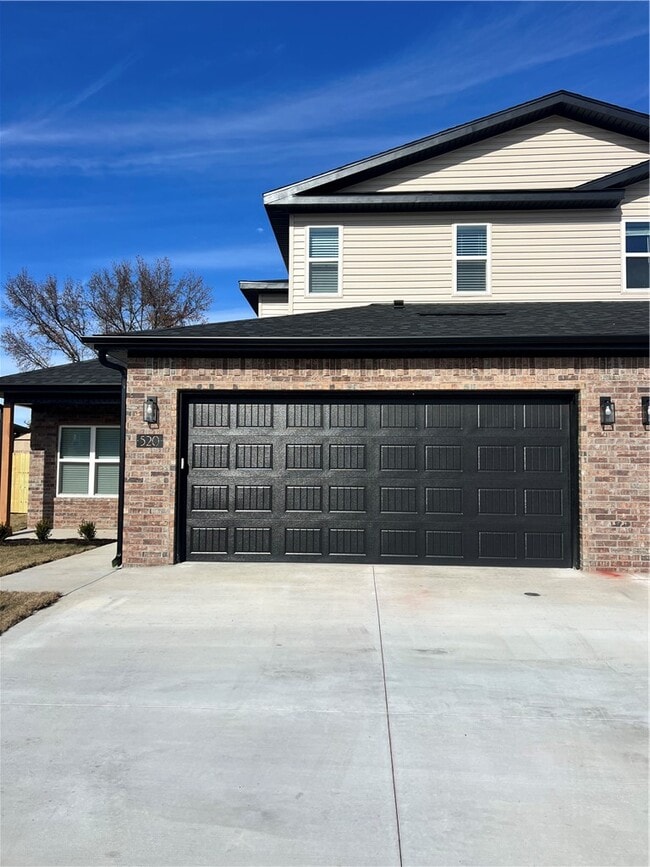 Building Photo - 520 Cosmos St