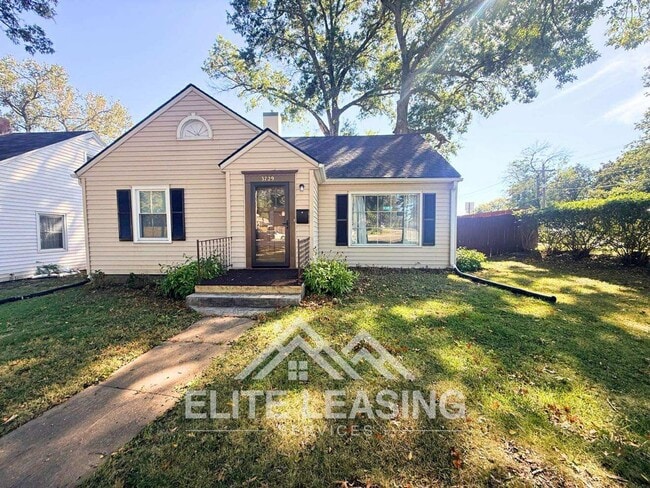 Building Photo - 3 Bedroom, 2 Bathroom home close to Gage Park