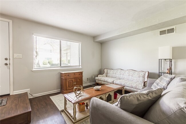 Photo - 644 Eastbrooke Ln