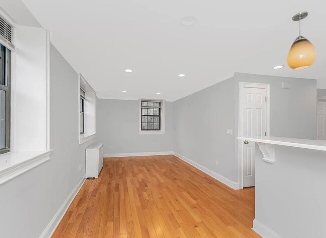 Photo - 26 Pondfield Rd W