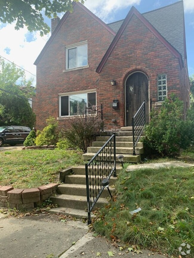 Building Photo - Fully updated brick duplex upper unit.  A ... Rental