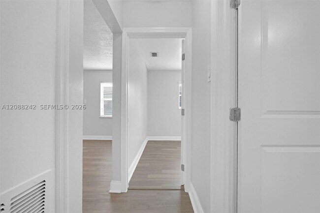 Photo - 746 SW 4th St Unit 2