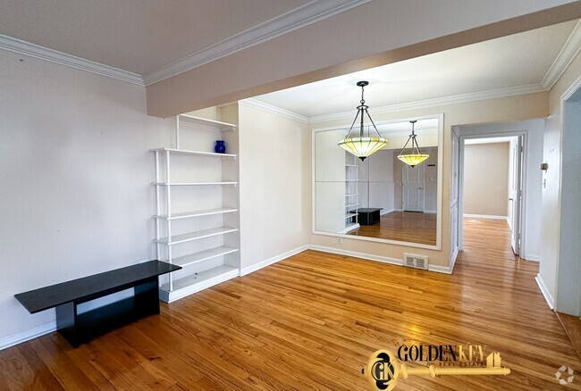 Building Photo - Newly Updated Spacious 2 bedroom Flat in R... Rental