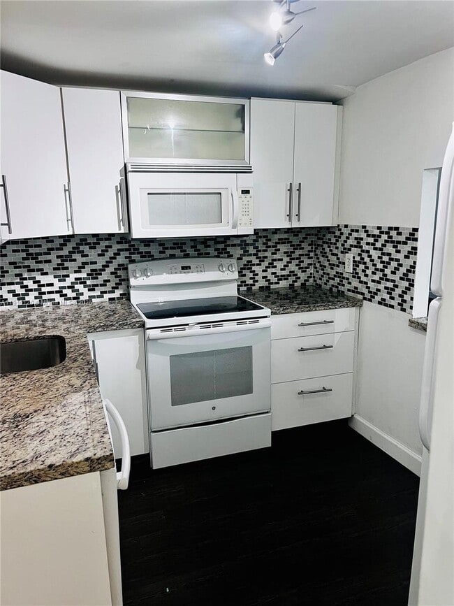 Photo - 1050 SE 15th St Unit 203