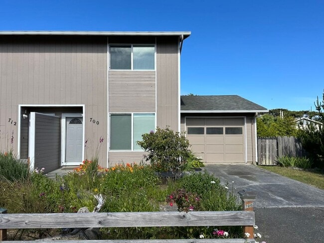 Building Photo - HOS174-Hoskin Unit 700