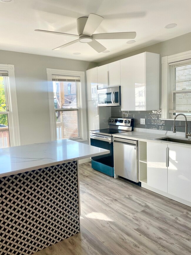 699 E 7th St Unit 2