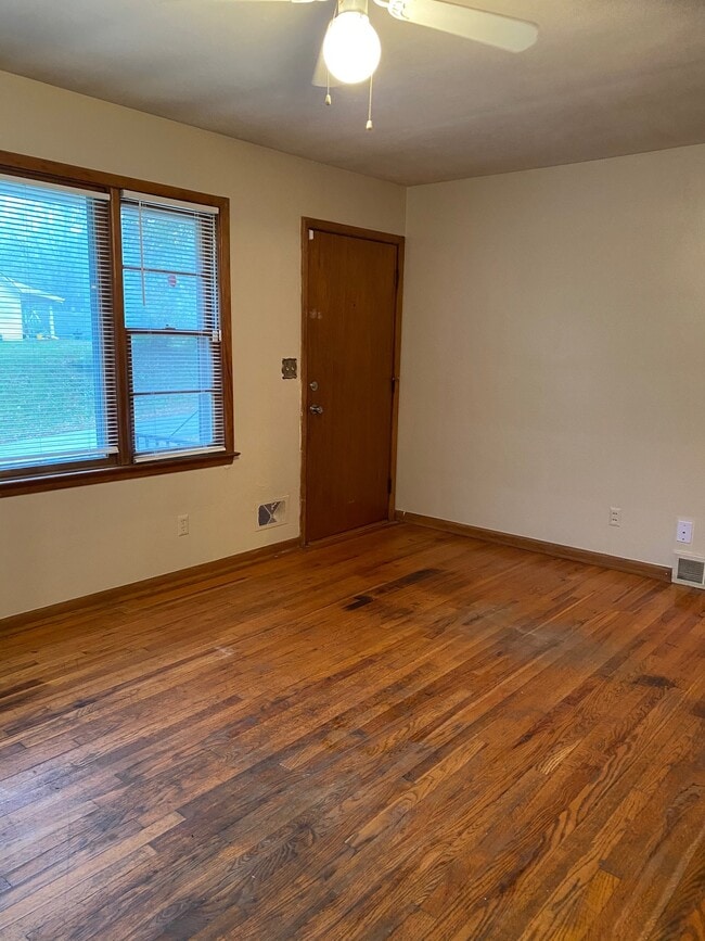 Photo - 10606 Kentucky Ave
