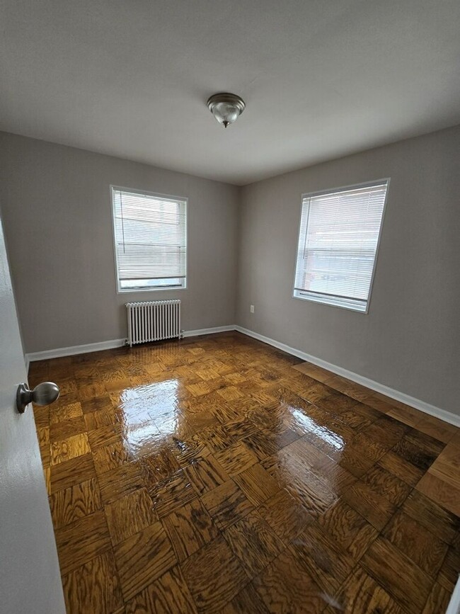 Building Photo - 136 Kenilworth Avenue Northeast Unit 1B Rental