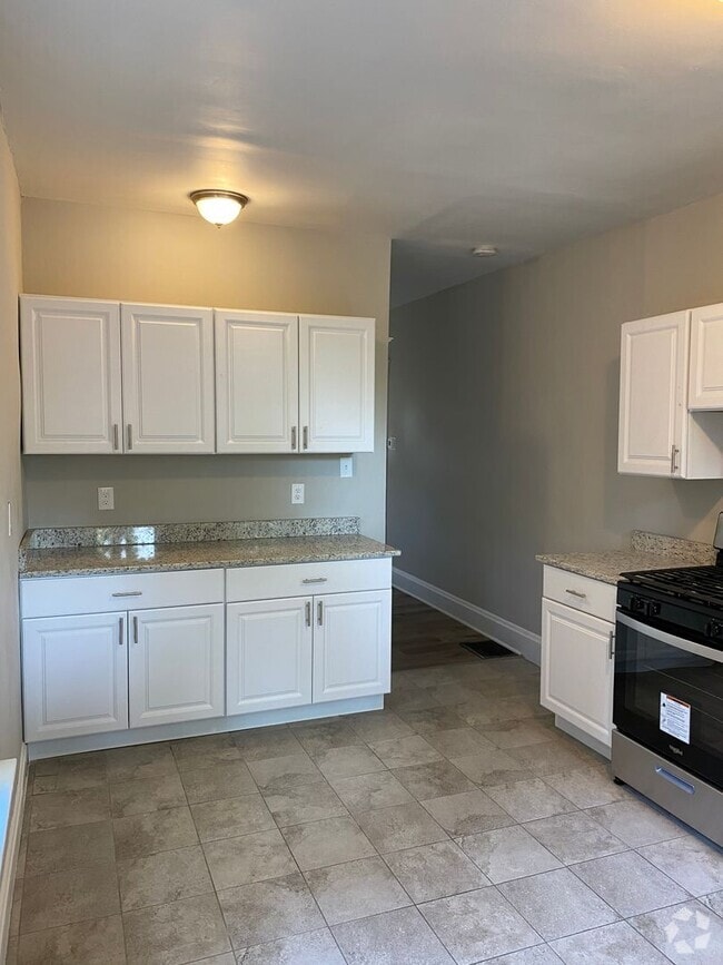 Building Photo - Spacious 4 bed in North College Hill Rental