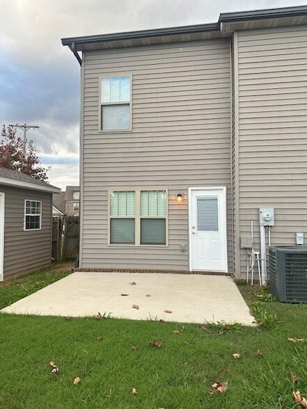 112 NE Bellingham Dr