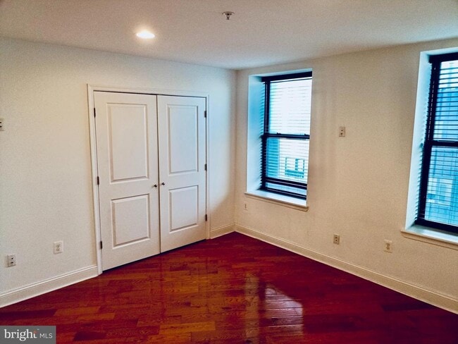 Building Photo - 1250 Ridge Ave Unit 3C