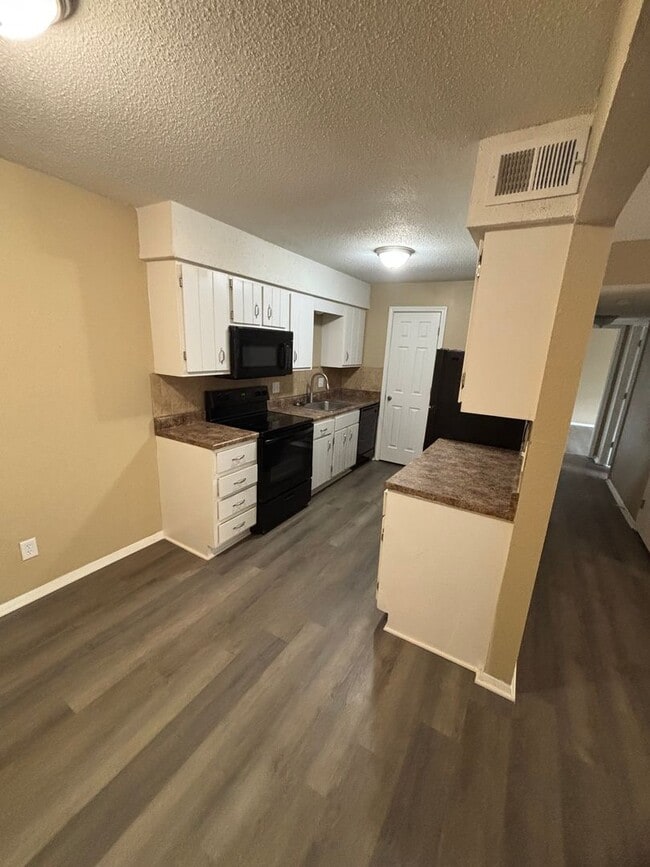 Beautiful 2 Bedroom 1.0 Bath - Beautiful 2 Bedroom 1.0 Bath House