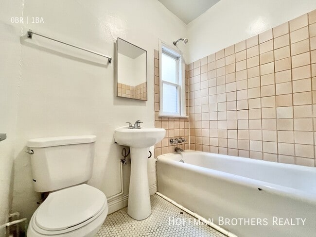 Photo - 836 Sanborn Ave Unidad 304