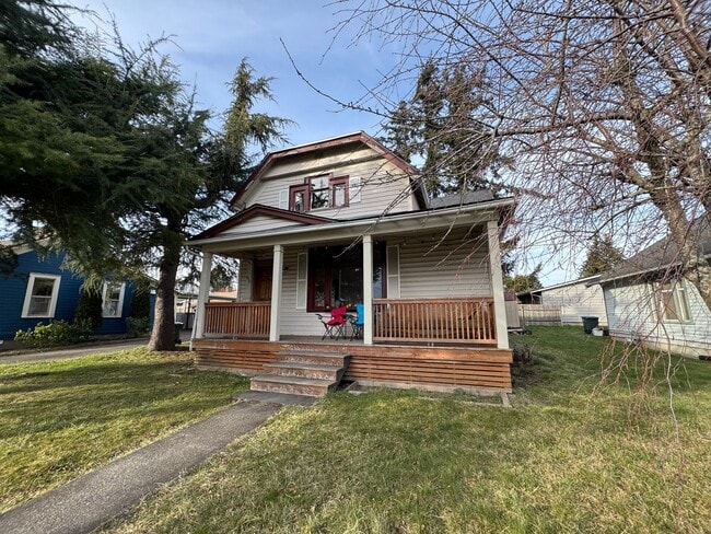 Photo - 5 bedroom 1 bath house - Near downtown!