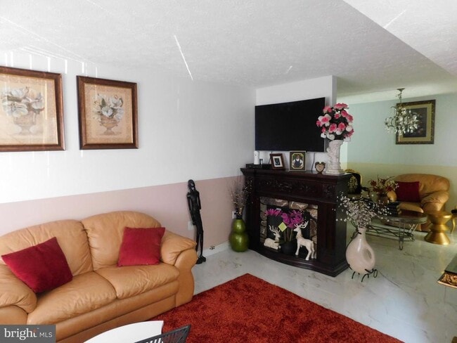 Photo - 10483 Campus Way S