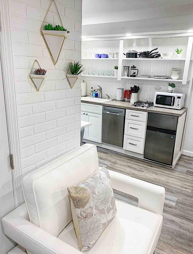 Photo - 603 Knickerbocker Ave